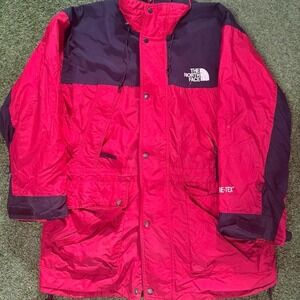The North Face red puffer jacket #outdoor #winter‎
